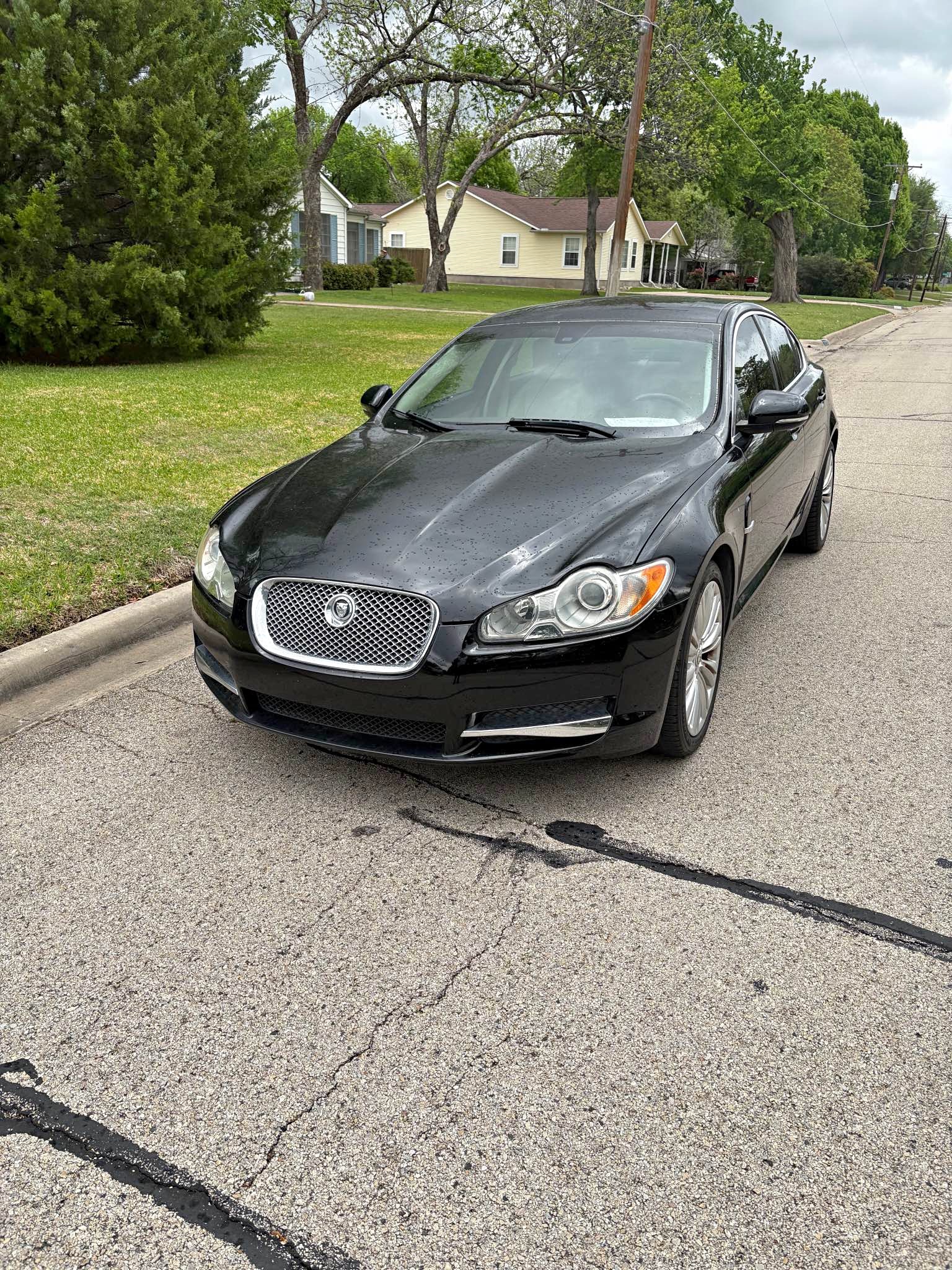 2010 Jaguar XF - Luxury Sedan 4D