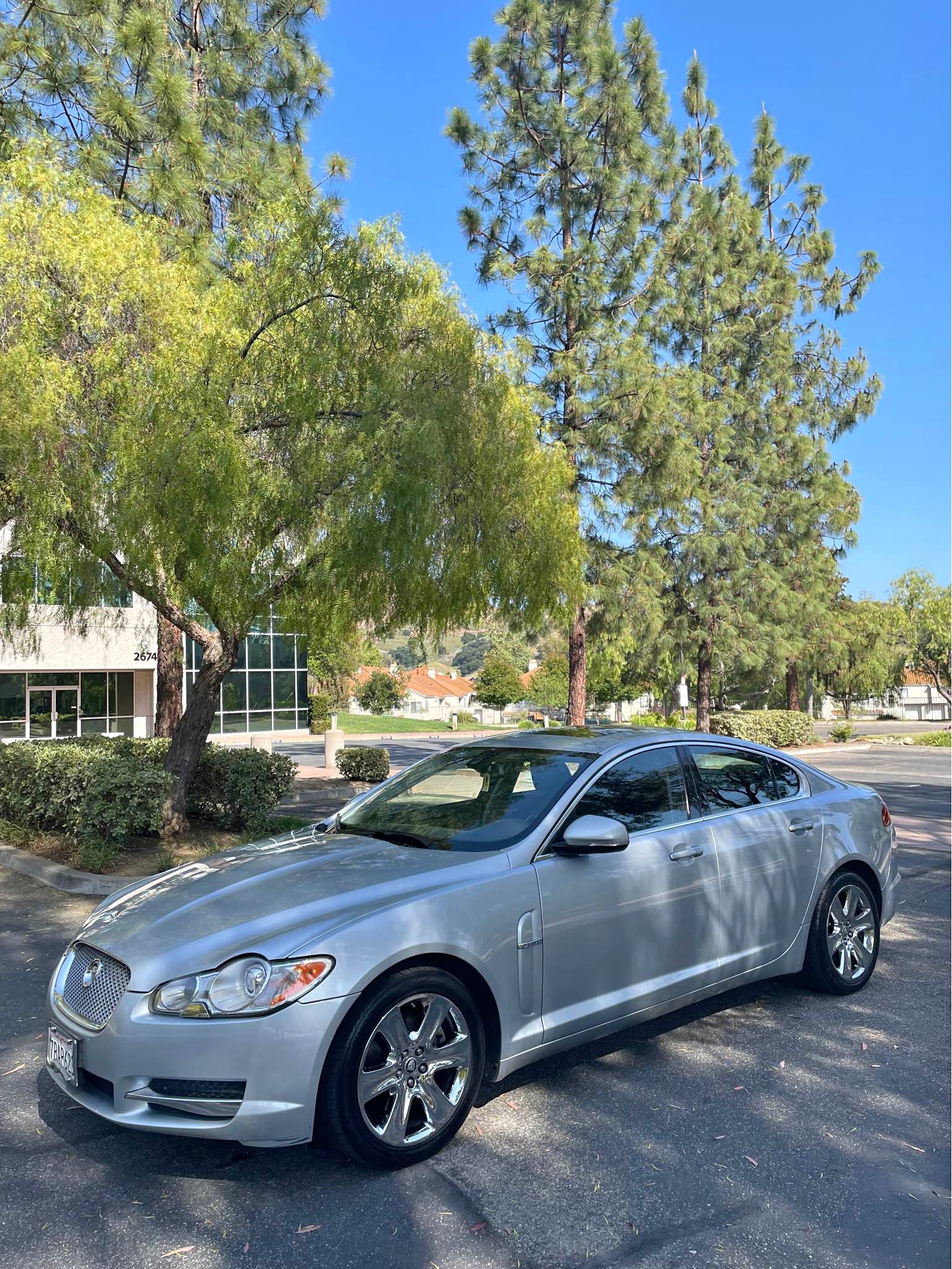 2010 Jaguar XF - Luxury Sedan 4D