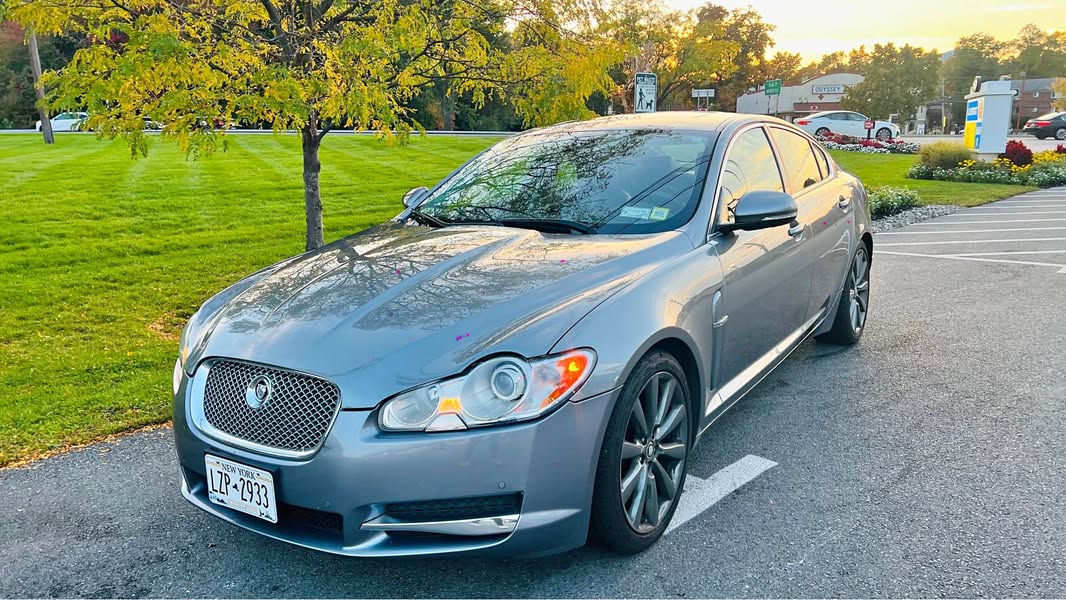 2011 Jaguar XF - Premium Luxury Sedan 4D