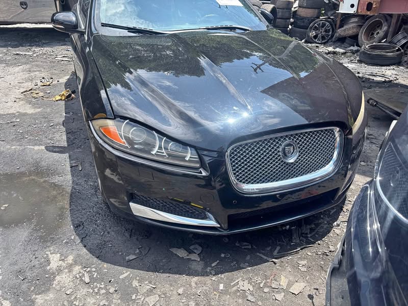 2013 Jaguar XF - XF 30t 300 Sport Sedan 4D