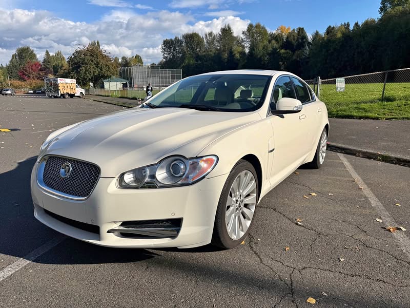 2009 Jaguar XF - Luxury Sedan 4D