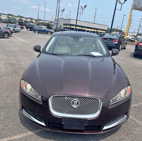 2013 Jaguar XF - Luxury Sedan 4D
