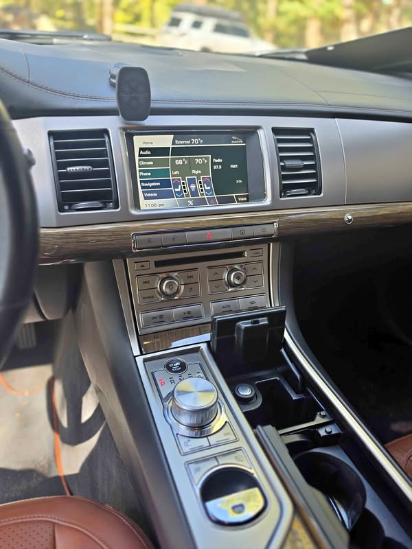 2011 Jaguar XF - Supercharged Sedan 4D