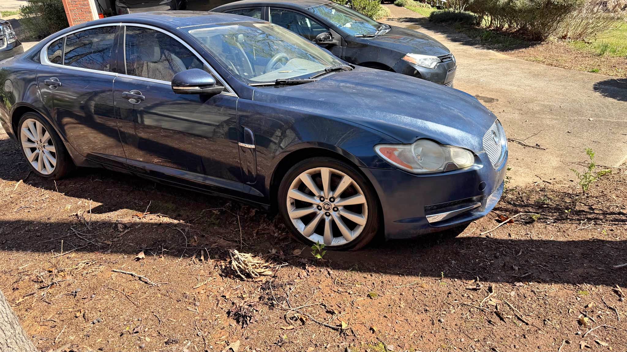 2010 Jaguar XF - Premium Luxury Sedan 4D