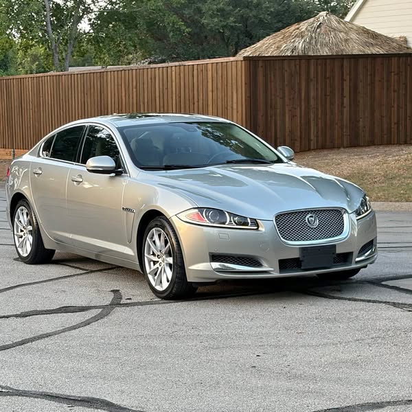 2013 Jaguar XF - XF 25t Sedan 4D