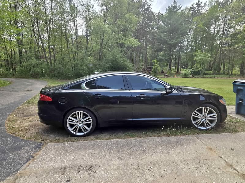 2009 Jaguar XF - Luxury Sedan 4D