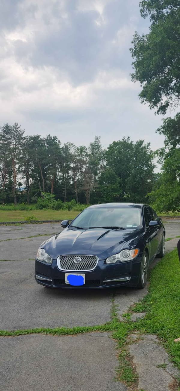 2011 Jaguar XF - Premium Sedan 4D