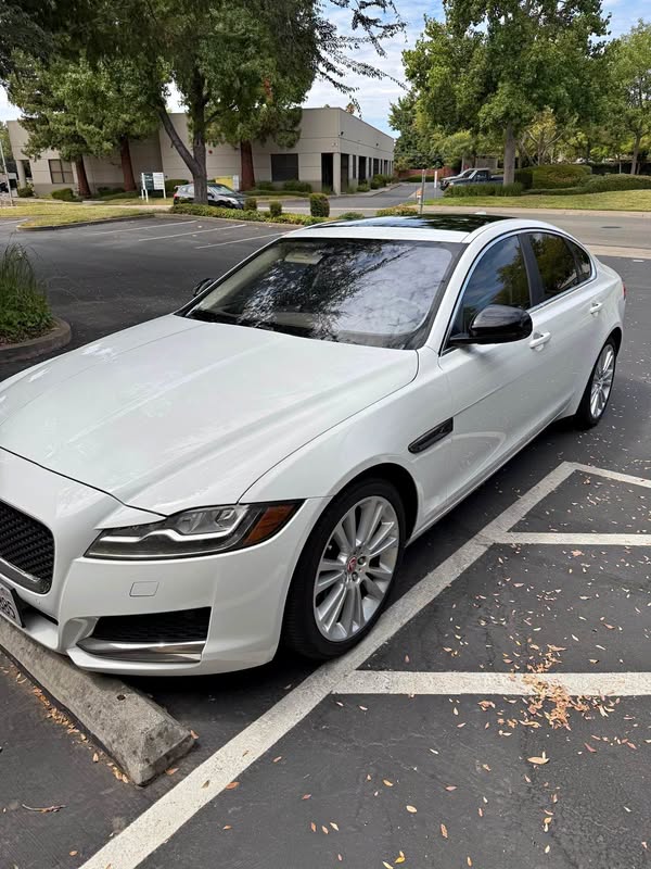 2017 Jaguar XF - XF 20d Prestige Sedan 4D