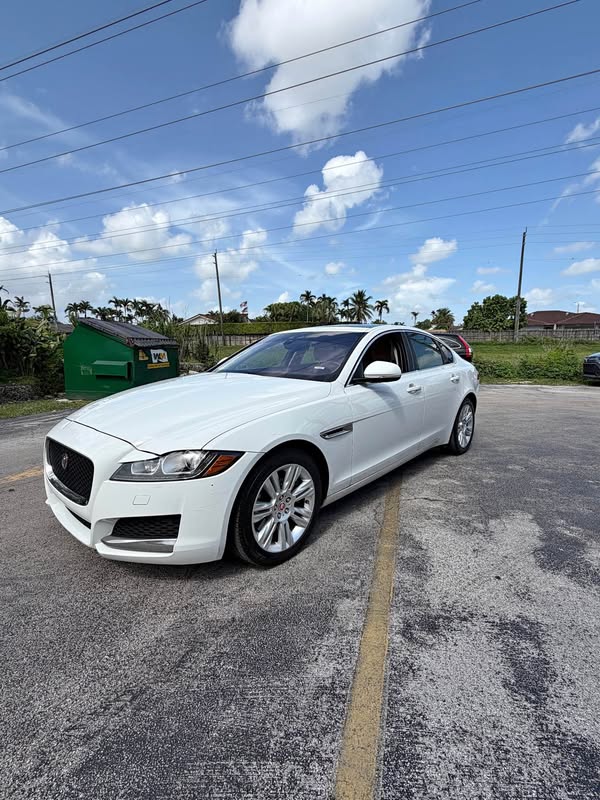 2017 Jaguar XF - Luxury Sedan 4D