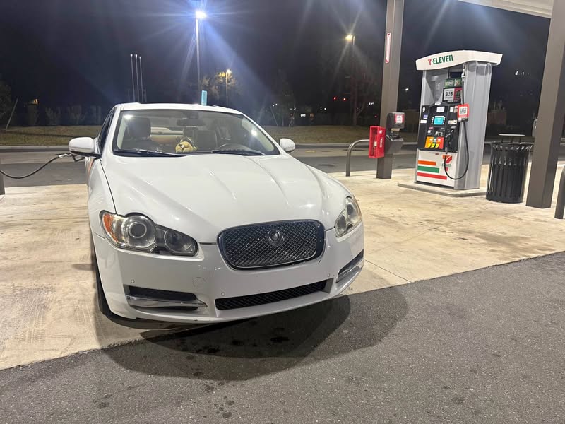 2011 Jaguar XF - Premium Luxury Sedan 4D