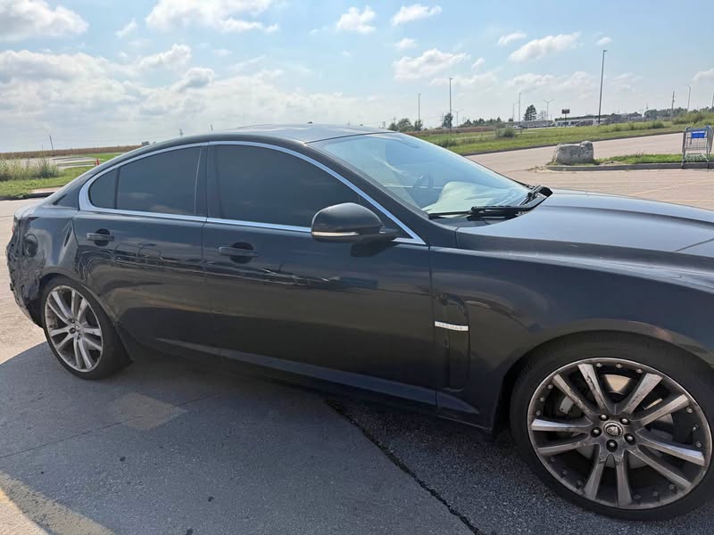 2011 Jaguar XF - Premium Luxury Sedan 4D