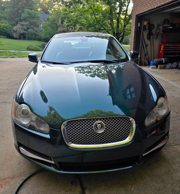 2009 Jaguar XF - Premium Luxury Sedan 4D