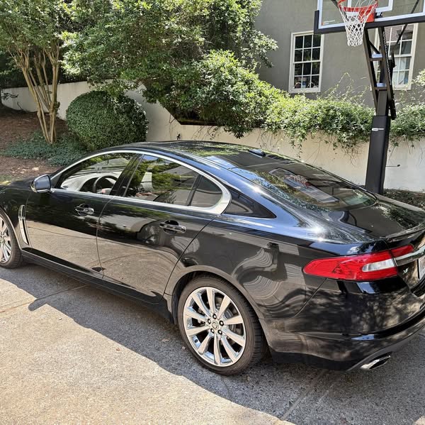 2010 Jaguar XF - Premium 5L V8
