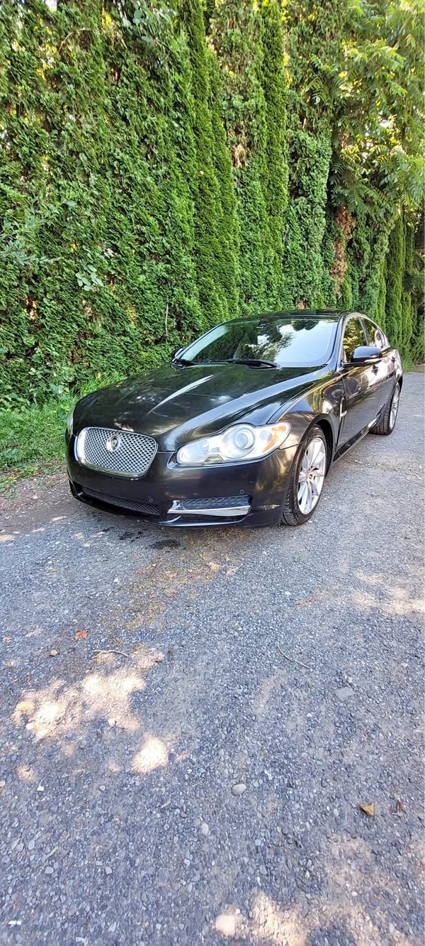 2011 Jaguar XF - Luxury Sedan 4D