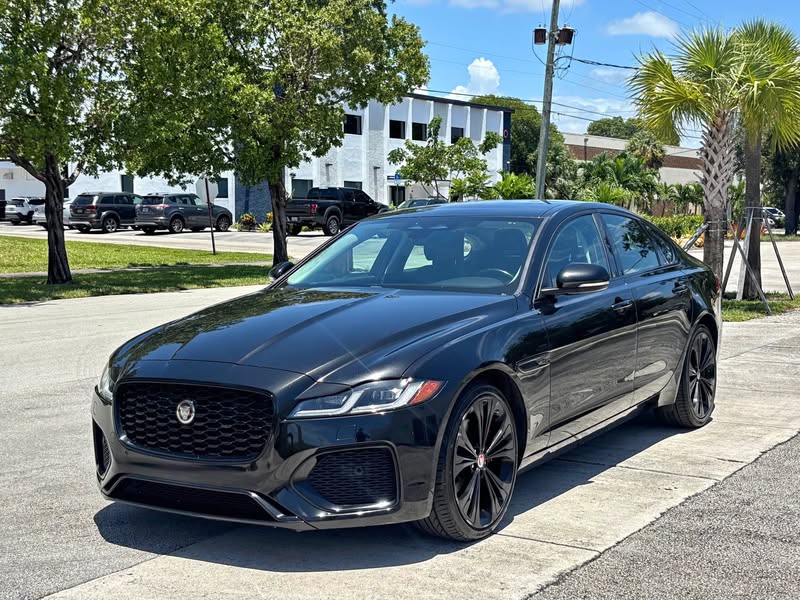 2022 Jaguar XF - P250 SE Sedan 4D