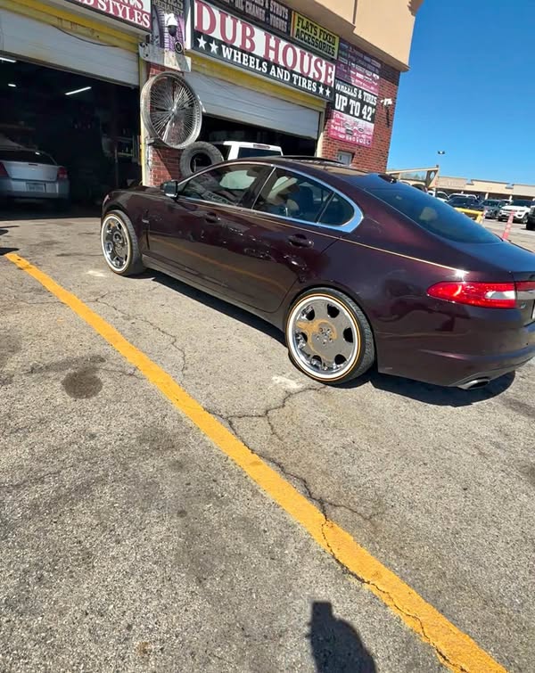 2011 Jaguar XF - Supercharged Sedan 4D