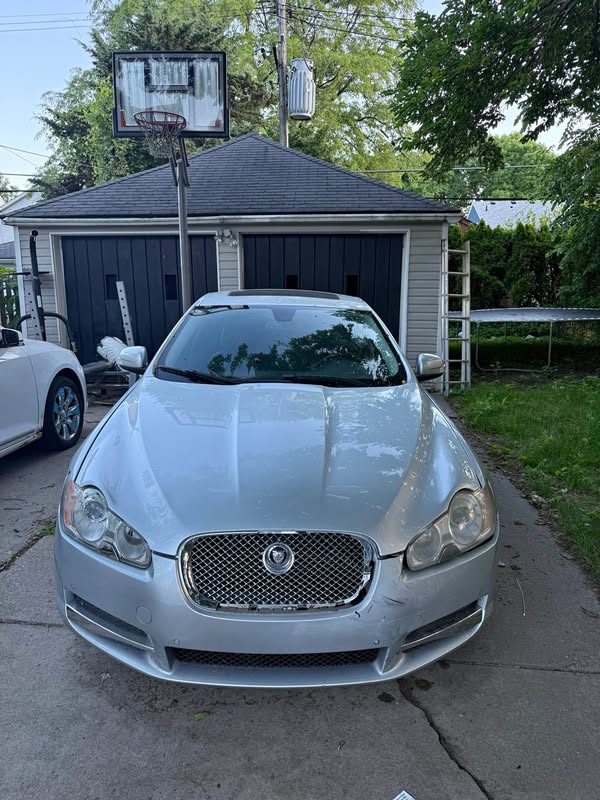 2009 Jaguar XF - Premium Luxury Sedan 4D