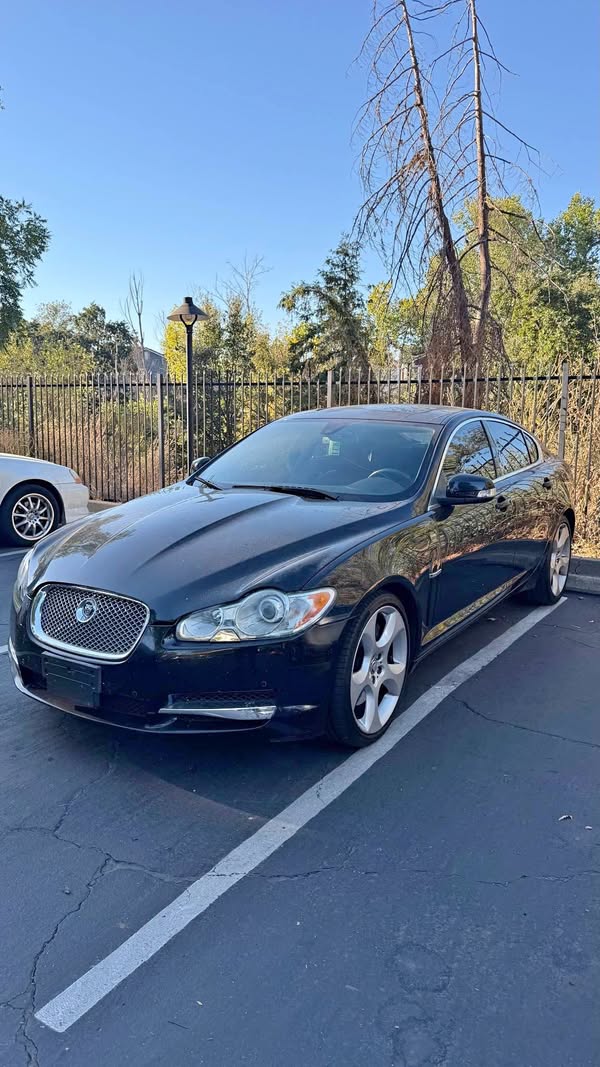 2009 Jaguar XF - Premium Luxury Sedan 4D
