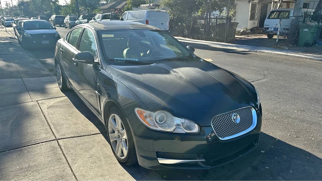 2011 Jaguar XF - Premium Luxury Sedan 4D