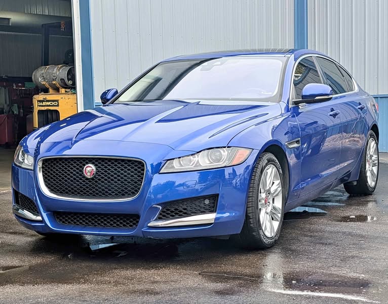 2017 Jaguar XF - XF 35t Premium Sedan 4D