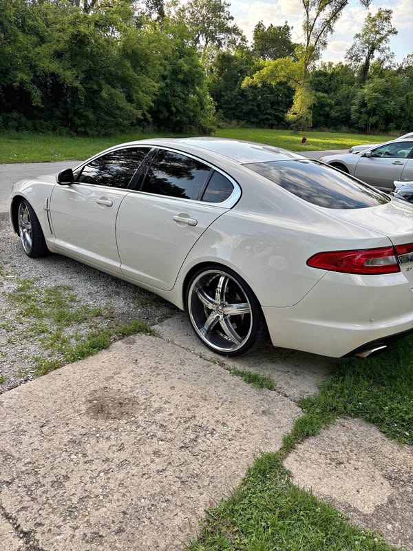 2010 Jaguar XF - Luxury Sedan 4D
