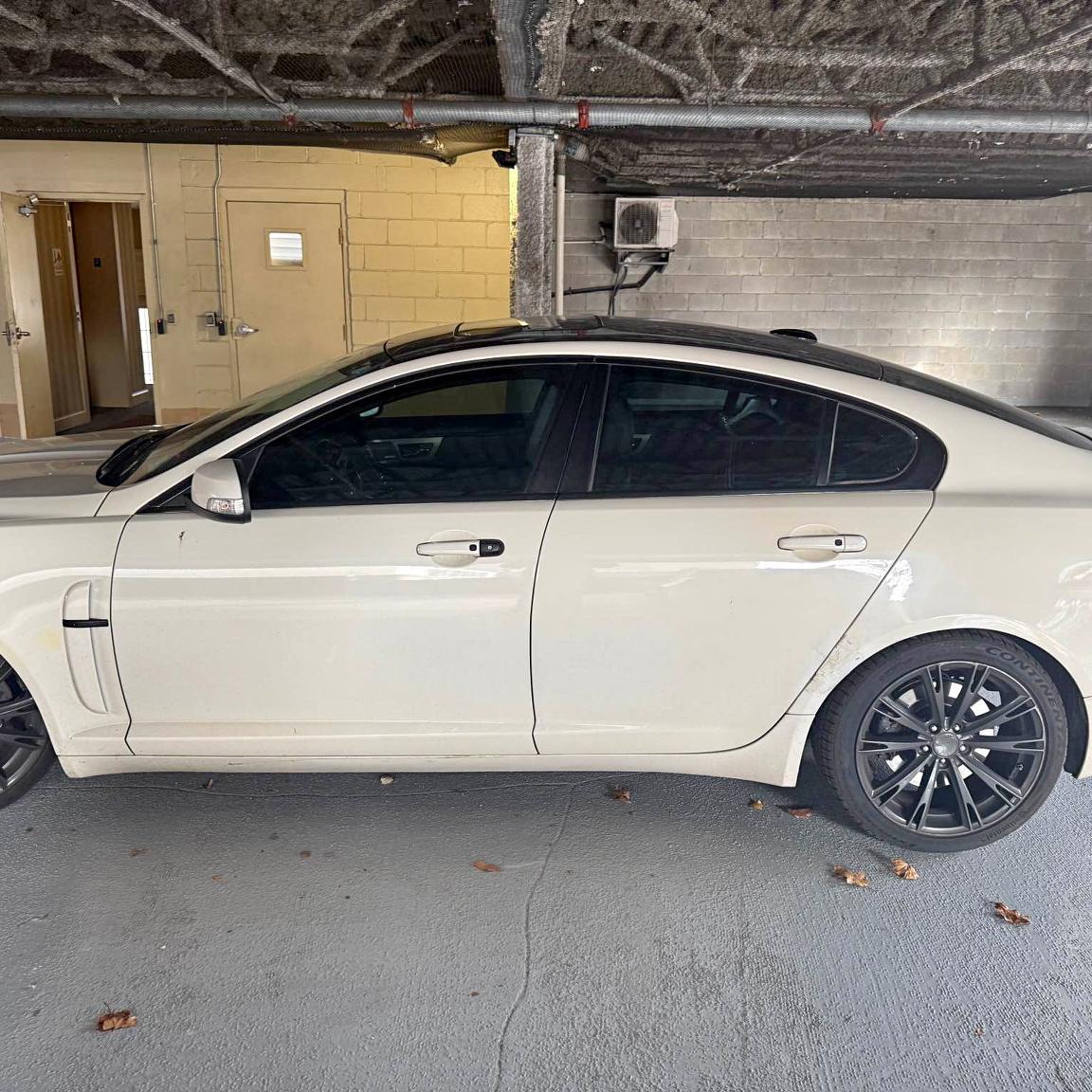 2009 Jaguar XF - Luxury Sedan 4D