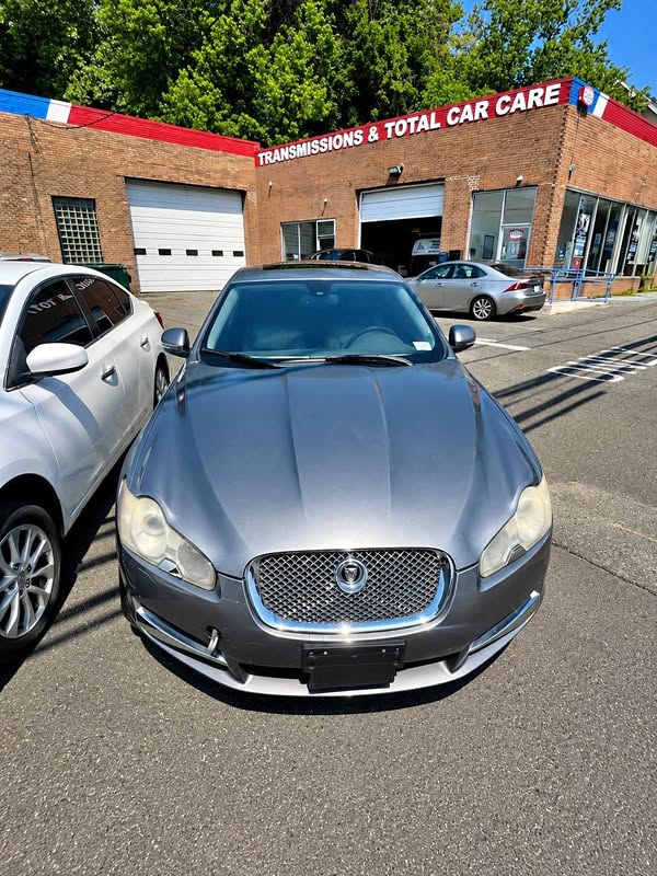 2010 Jaguar XF - XF Supercharged Sports Sedan 4D
