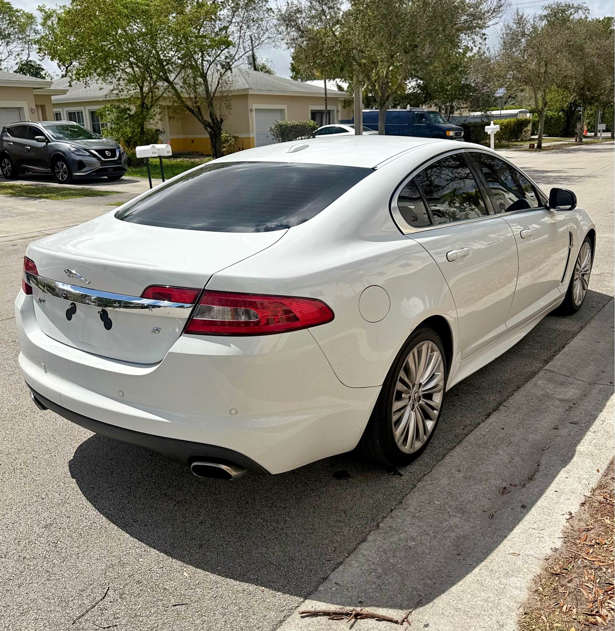 2011 Jaguar XF - XF Sedan 4D