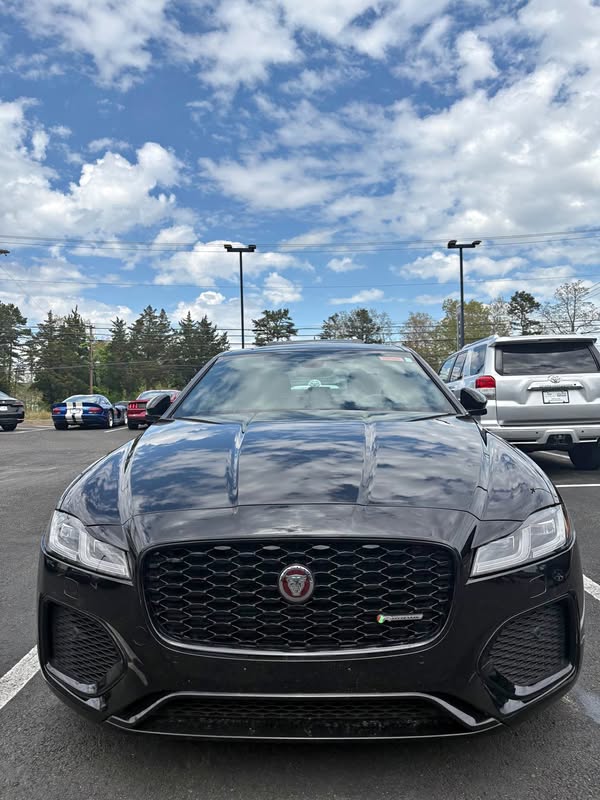 2022 Jaguar XF - P300 R-Dynamic SE Sedan 4D