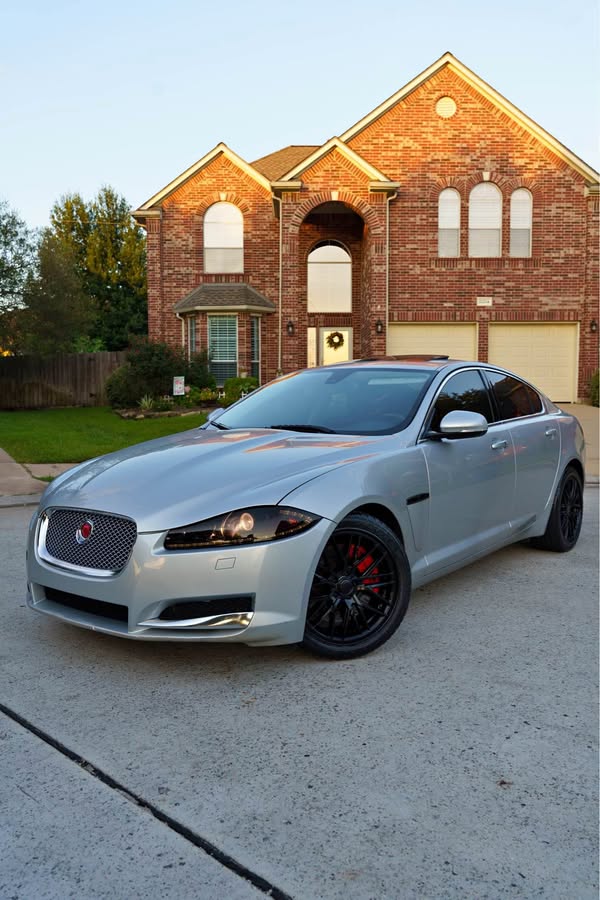 2013 Jaguar XF - Premium Sedan 4D