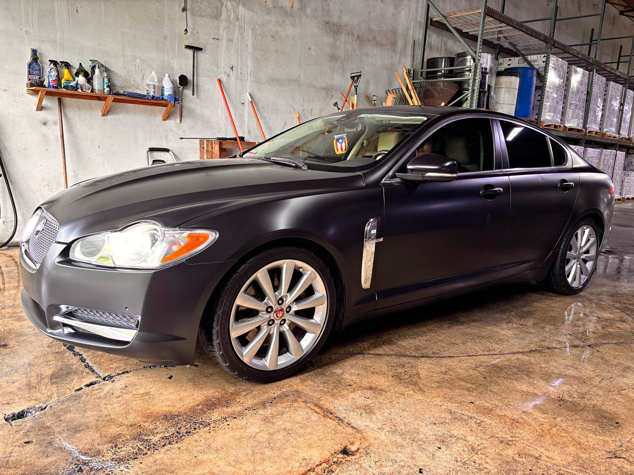 2010 Jaguar XF - Premium Luxury Sedan 4D