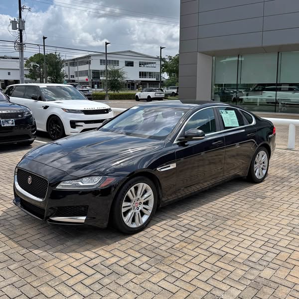 2017 Jaguar XF - XF 35t Premium Sedan 4D