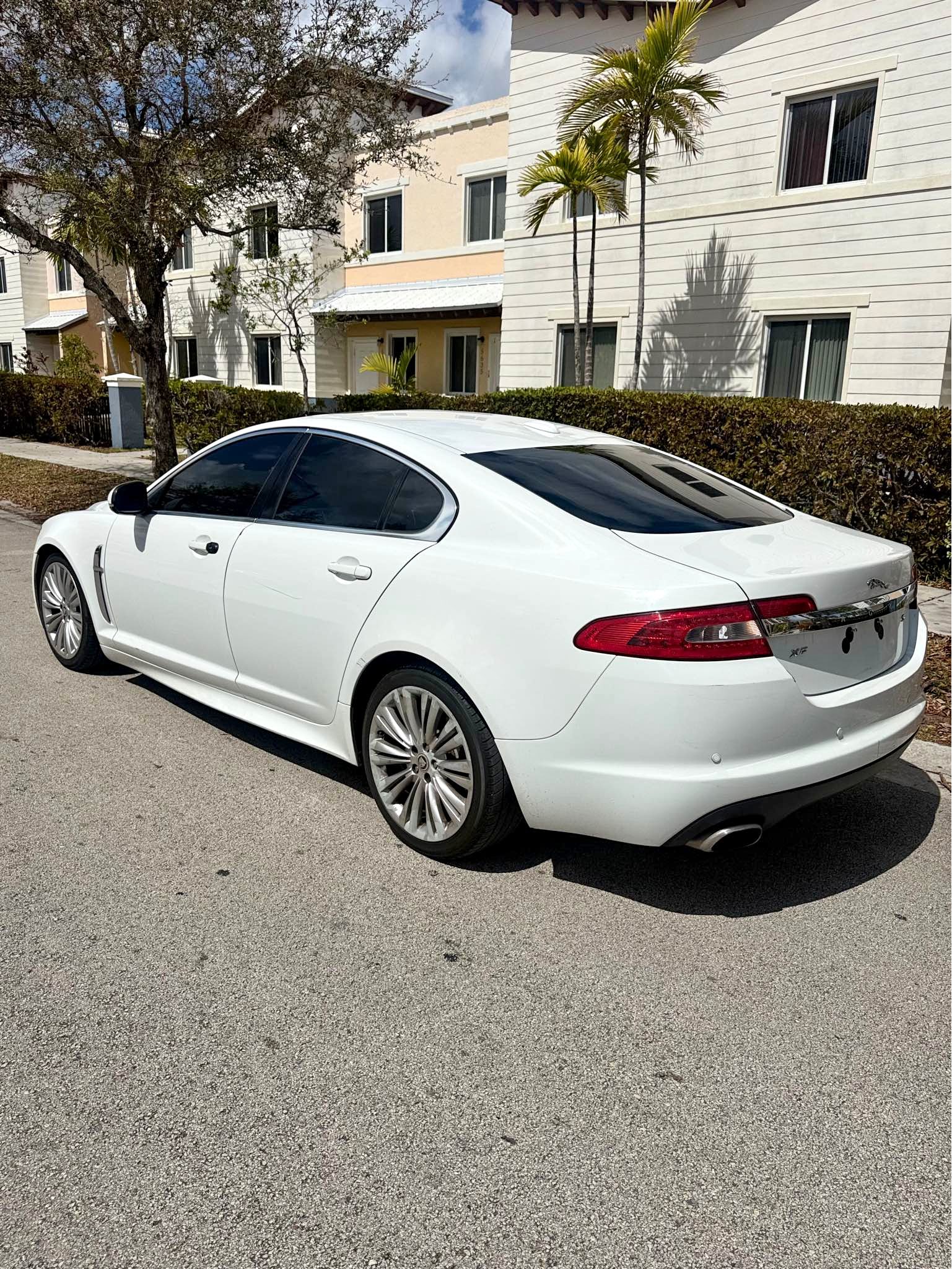 2011 Jaguar XF - XF Sedan 4D