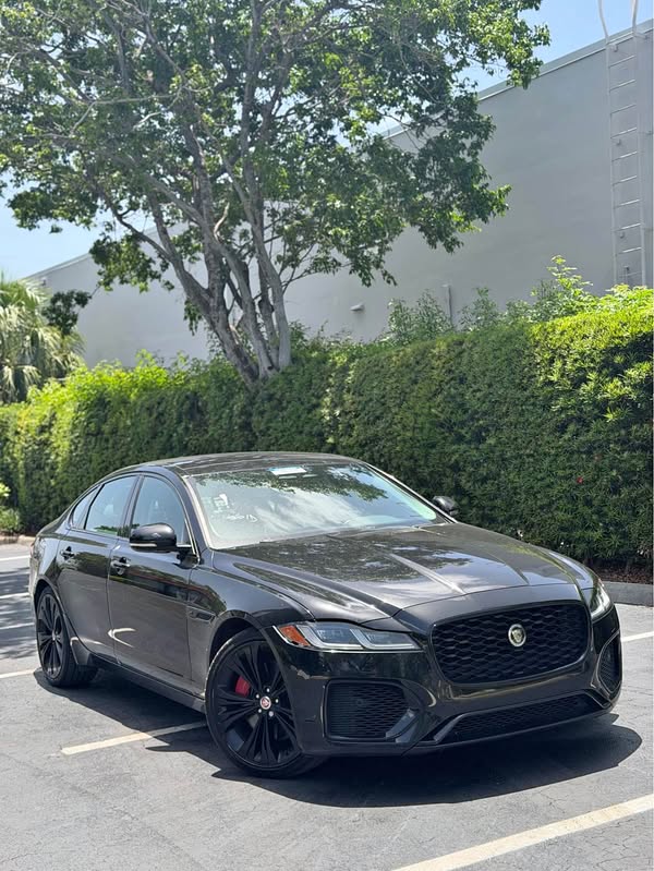 2022 Jaguar XF - P250 SE Sedan 4D