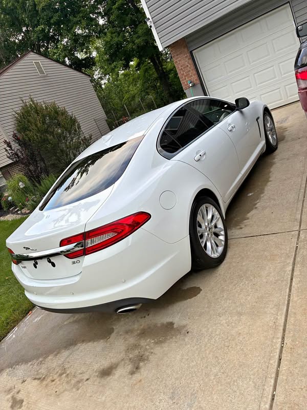 2013 Jaguar XF - Supercharged Sedan 4D