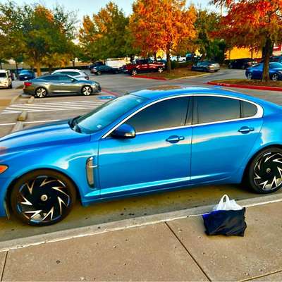 2010 Jaguar XF - Premium Luxury Sedan 4D