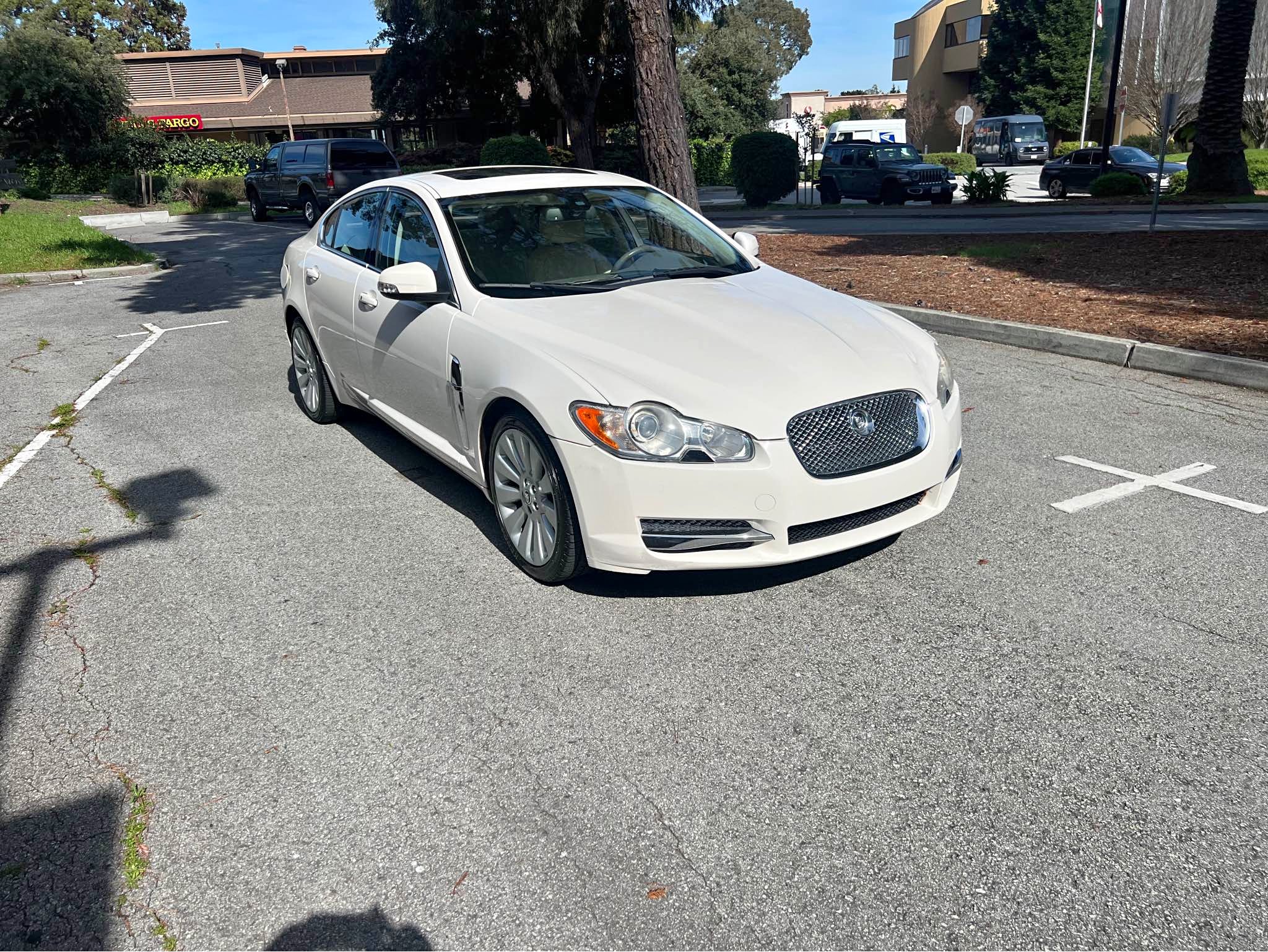 2009 Jaguar XF - Premium Luxury Sedan 4D