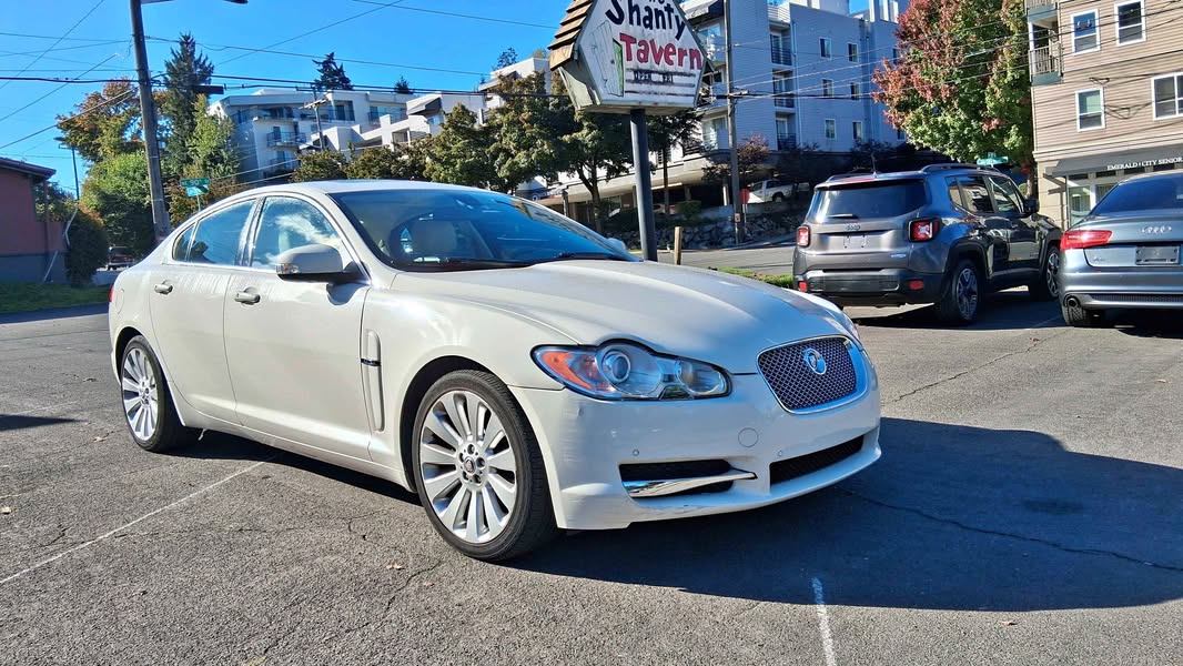 2009 Jaguar XF - Premium Luxury Sedan 4D
