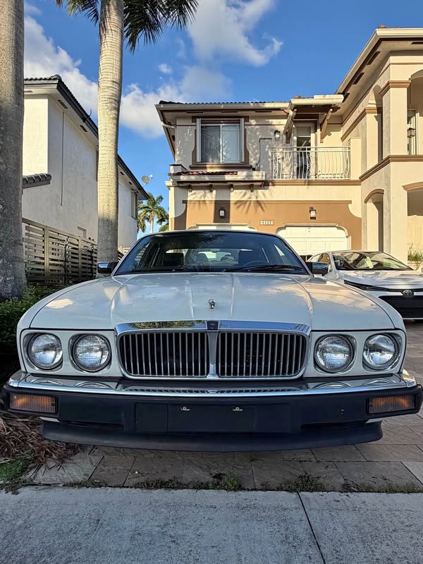 1992 Jaguar XJ - XJ6 Majestic Sedan 4D
