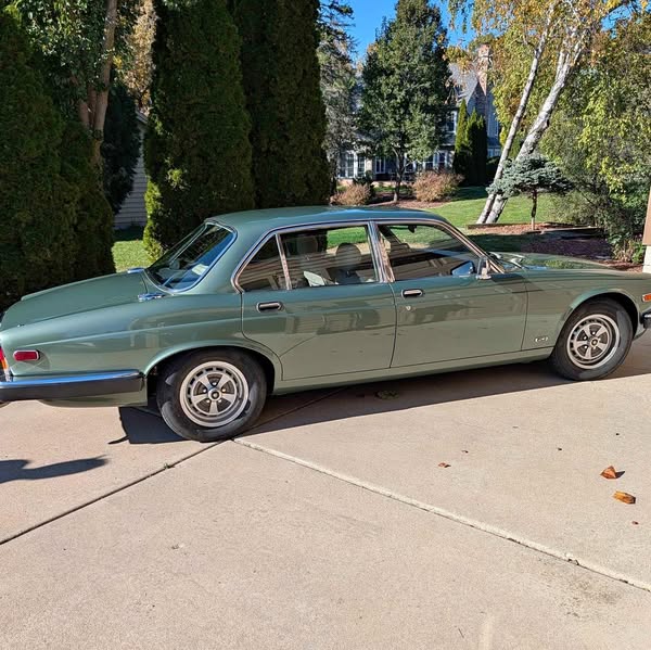 1985 Jaguar XJ XJ6 Vanden Plas Sedan 4D