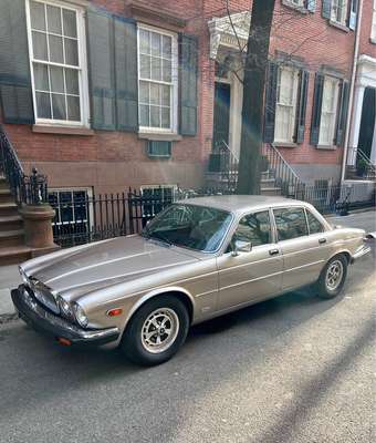 1987 Jaguar XJ - XJ6 Vanden Plas Sedan 4D
