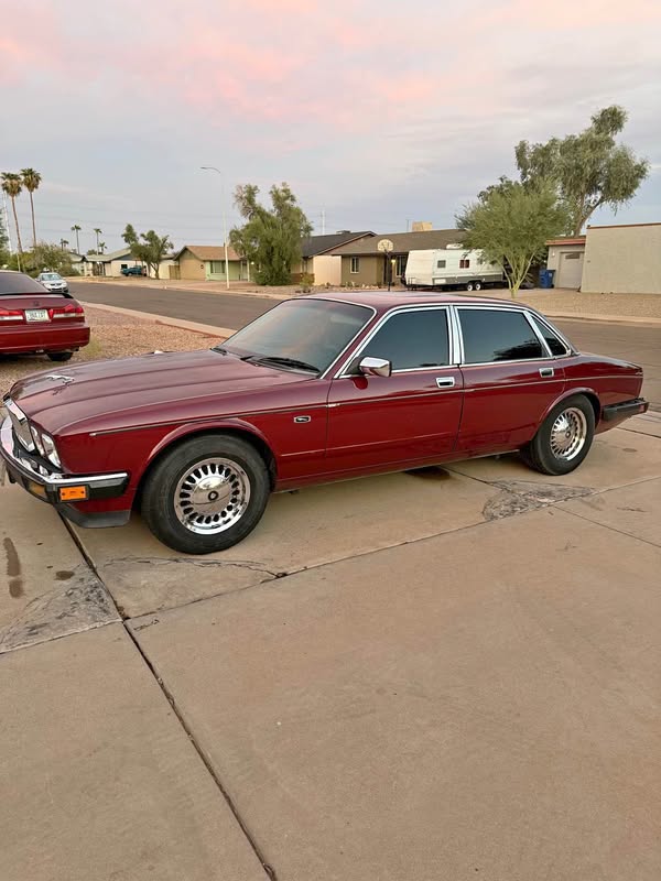 1989 Jaguar XJ - XJ6 Majestic Sedan 4D