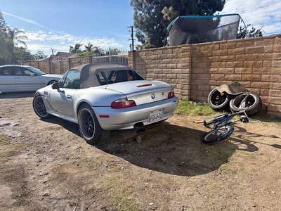 2000 BMW Z3 - 2.5i Roadster 2D