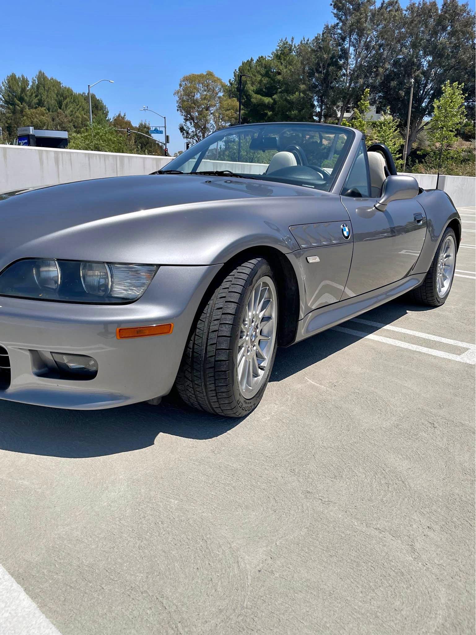 2001 BMW Z3 - 3.0i Roadster 2D