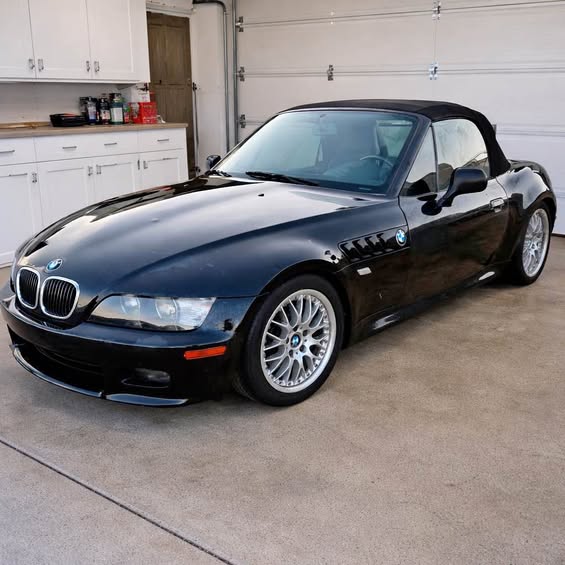 2001 BMW Z3 - 3.0i Roadster 2D