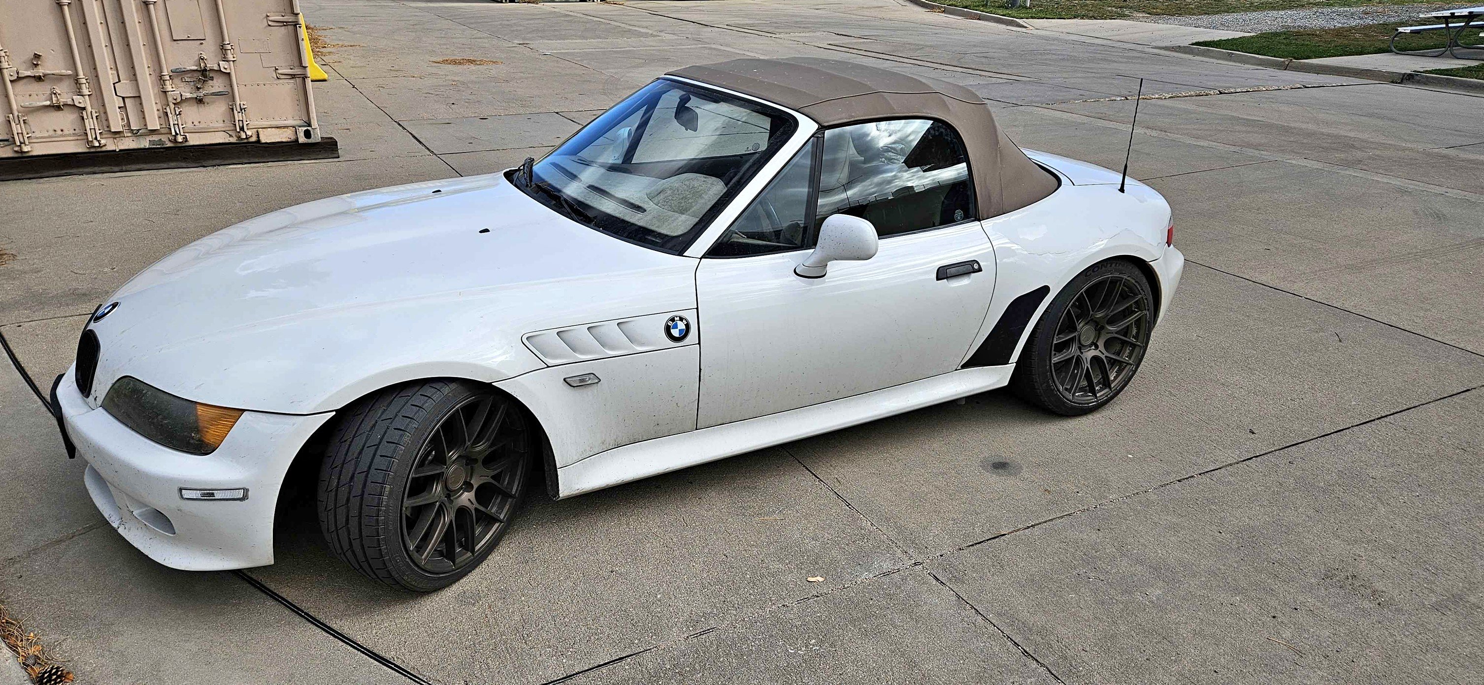 1999 BMW Z3 - 2.8 Roadster 2D