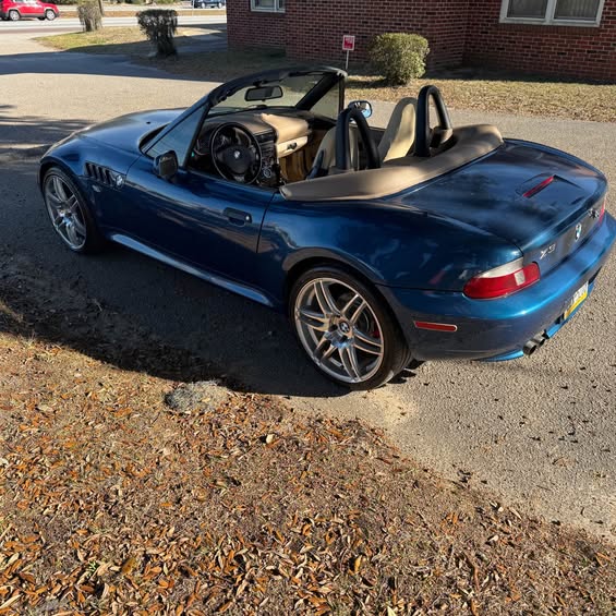 2002 BMW Z3 - 2.5i Roadster 2D