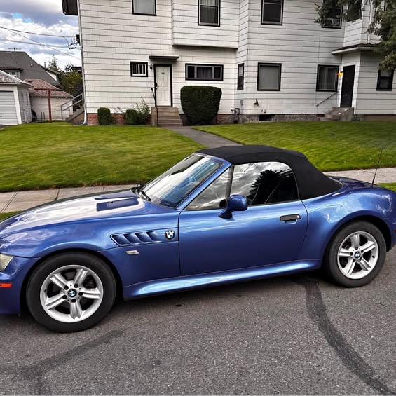 2002 BMW Z3 - 2.5i Roadster 2D