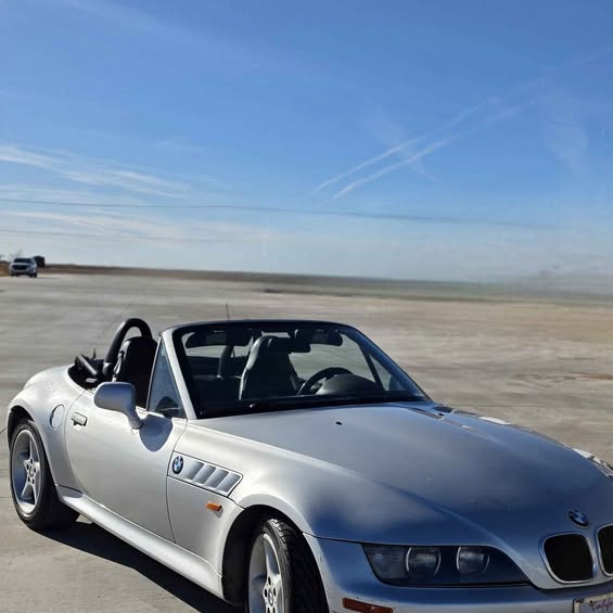 1998 BMW Z3 - 3.0i Roadster 2D