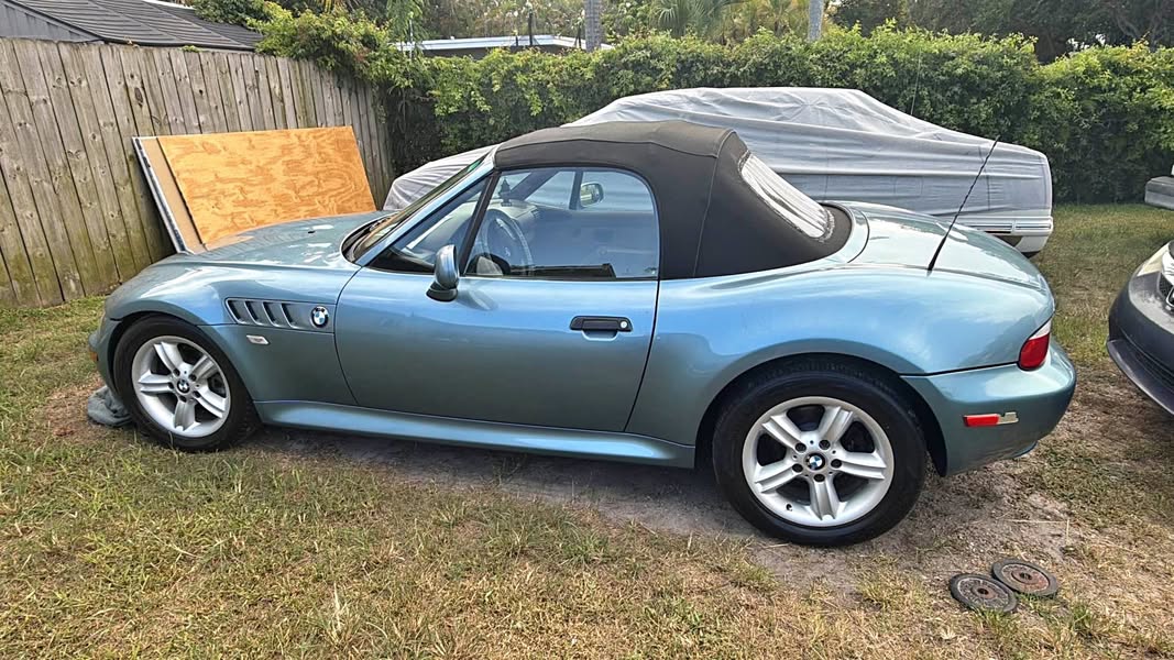 BMW Z3 Convertible 2000 - A\/C fr\u00edo, motor y transmisi\u00f3n perfecto estado, 190.000 millas
